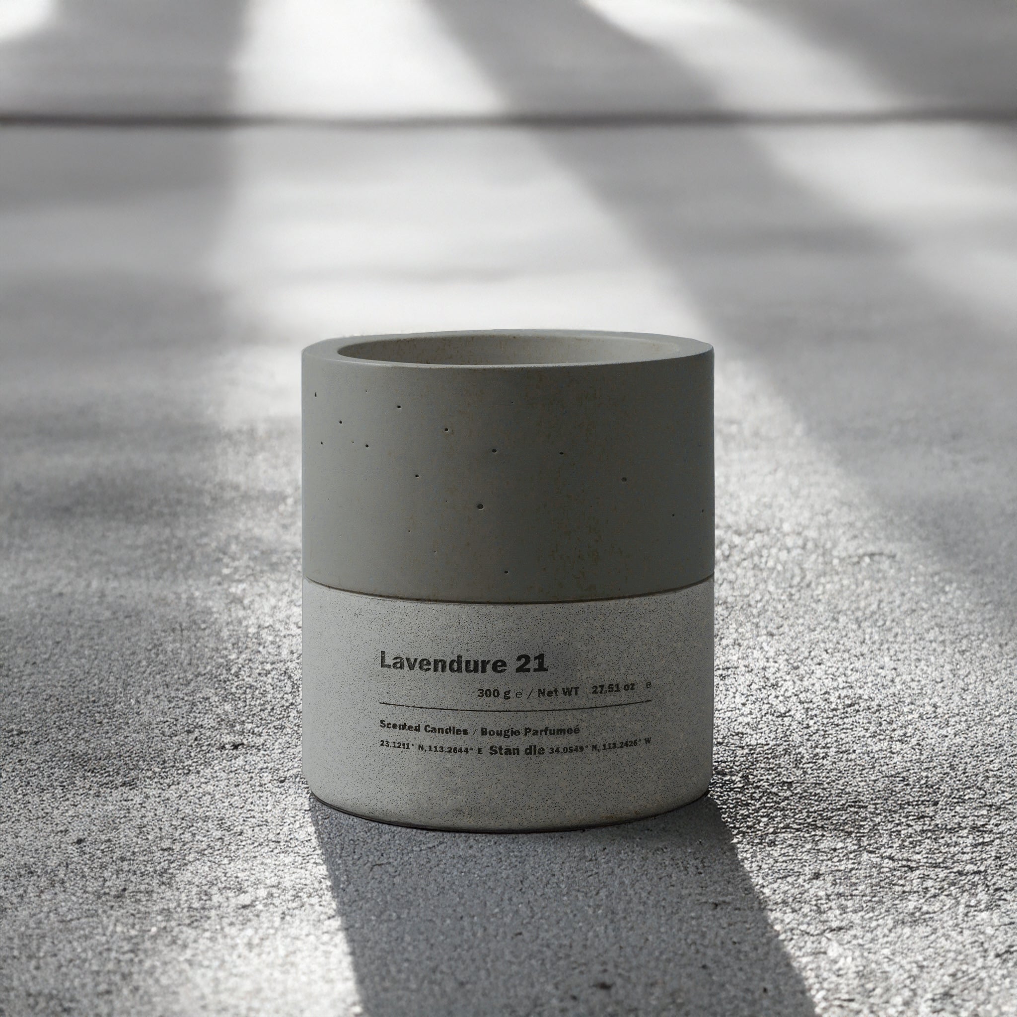 Why do candles flicker: common causes and fixes